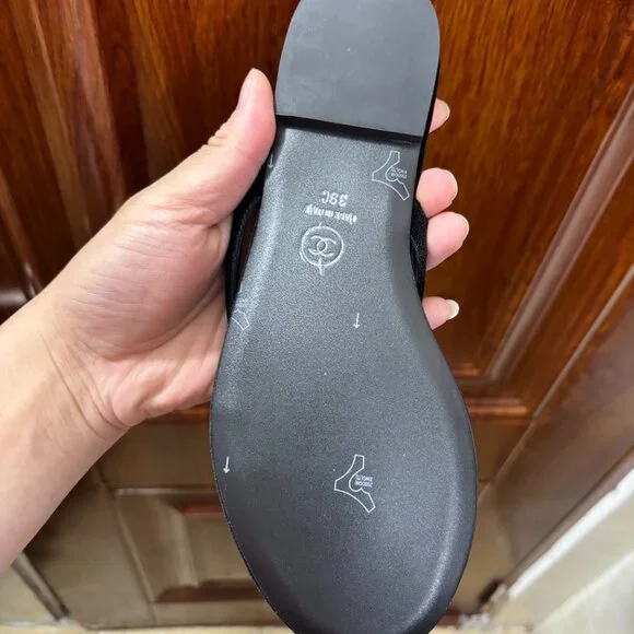 CHANEL Flip-flop sandals - Picture 4 of 6